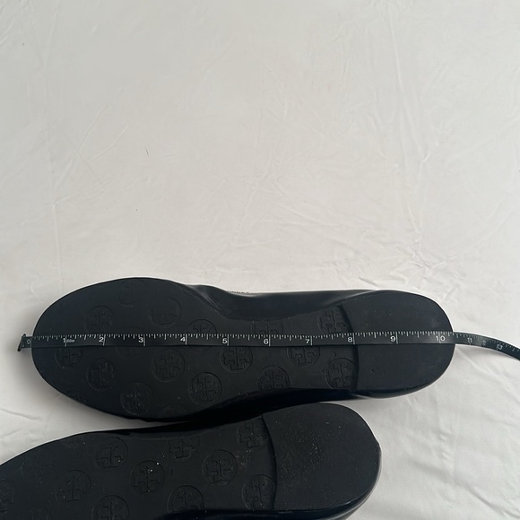 Tory Burch Reva black patent leather round medallion logo travel flat shoes - Picture 6 of 9